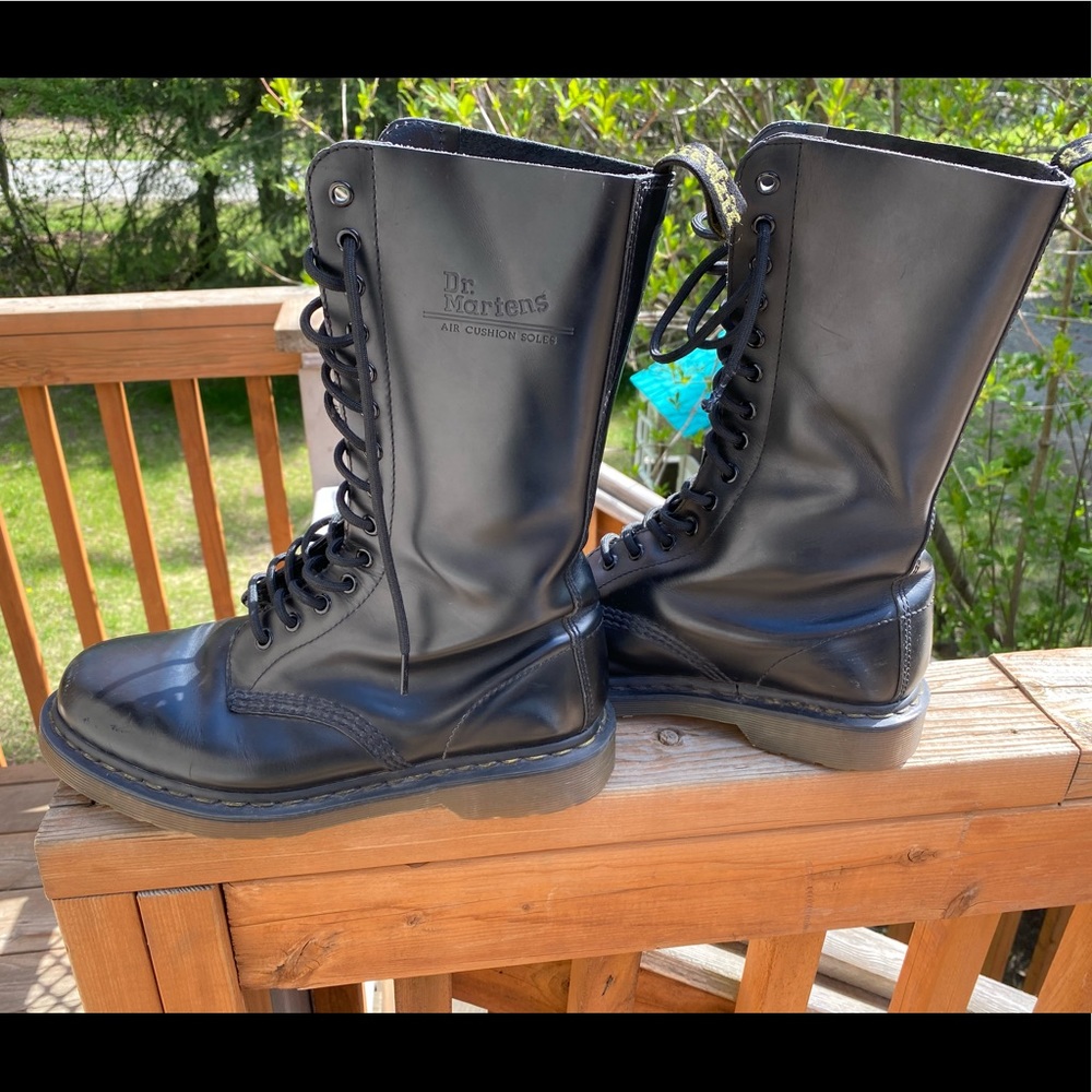 SOLD Dr Marten Combat boots